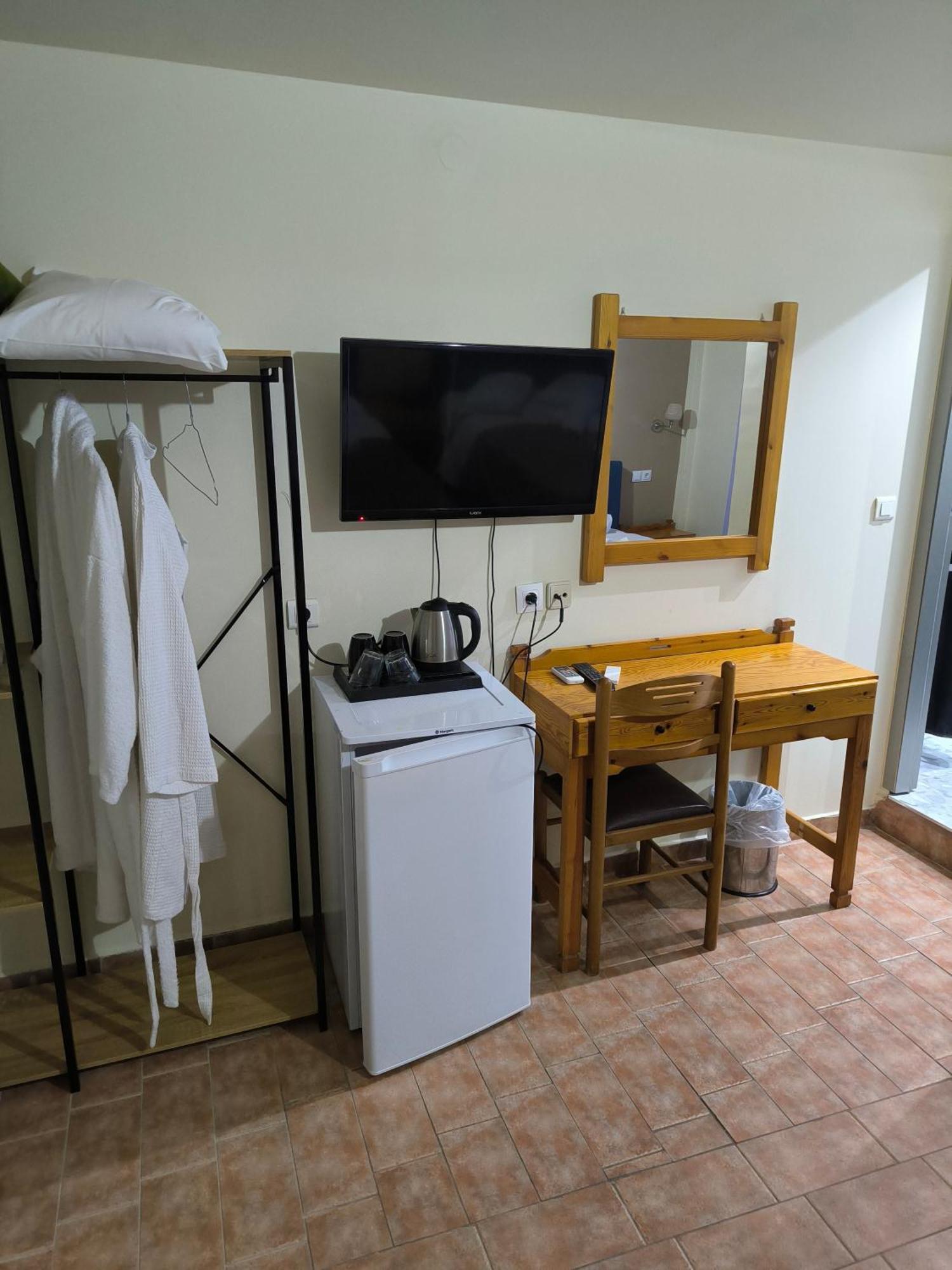Hotel Almira Agía Triás Luaran gambar